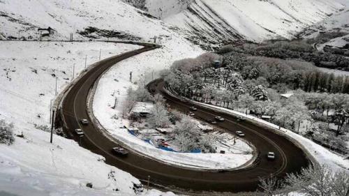 برف و باران در جاده های ۱۵ استان