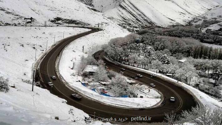 برف و باران در جاده های ۱۵ استان