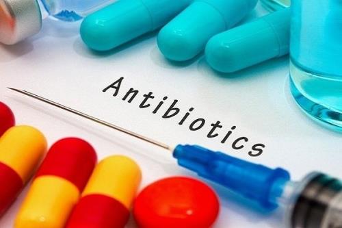 عدم تأثیر خیلی از آنتی بیوتیک ها در مقابل عفونت های شایع کودکی