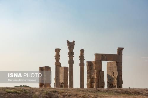 فرونشست به ۱۰ متری آرامگاه شاهان هخامنشی و ۳۰۰ متری تخت جمشید رسیده است